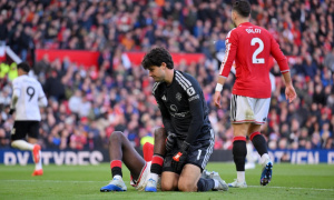 Roy Keane chỉ trích Senne Lammens đang 'báo hại' Man Utd