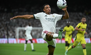 Carragher lý trí khi khuyên Liverpool đón Trent Alexander-Arnold trở lại