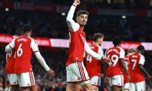 Những bước chạy bóng ma của Arsenal sẽ ám ảnh Van Dijk