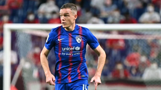Malaysia chờ FIFA duyệt nhập tịch trung vệ Shane Lowry
