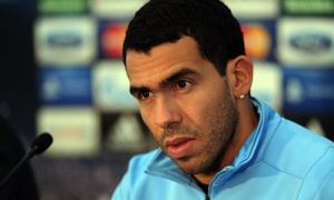 Tevez thừa nhận từng muốn ăn thua đủ với Gary Neville
