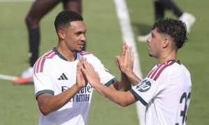 Vì sao Alexander-Arnold bất ngờ được liên hệ với Tottenham?