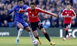 Lisandro nhận thẻ đỏ, MU thất thủ 0-2 trước Chelsea