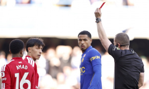 Schmeichel phẫn nộ, tố Martinez 'làm phản' để rời MU