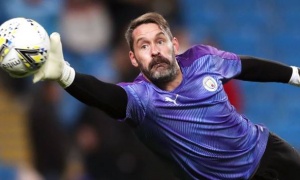Scott Carson rời Manchester City sau 6 năm với chỉ 2 lần ra sân