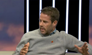 Jamie Redknapp chỉ trích quyết định “xoay tua liều lĩnh” của Arne Slot sau thất bại tại Anfield