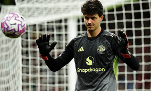 Senne Lammens mang lại sự yên tâm quý giá trong khung gỗ Manchester United