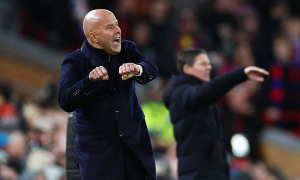 Arne Slot giữ vững niềm tin giữa áp lực tại Liverpool