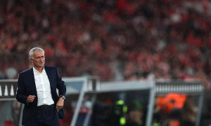 Benfica bùng nổ nhờ điều chỉnh của Mourinho, vùi dập Guimaraes