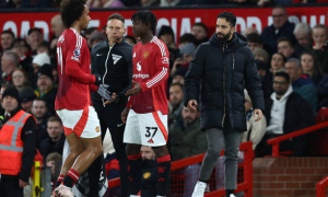 Man United chia điểm, Casemiro tỏa sáng nhưng Mainoo và Zirkzee đối mặt nguy cơ bị loại