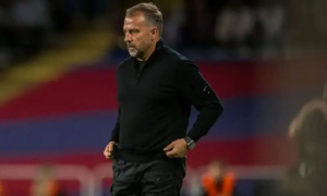 Hansi Flick kiên định với triết lý Barcelona dù hàng thủ tiếp tục gây lo ngại