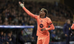 Lamine Yamal biến áp lực thành sức mạnh: Nụ hôn gió đáp trả và màn tỏa sáng tại Champions League