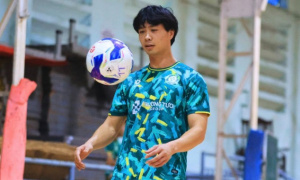 Công Phượng tạm hoãn ngày trở lại, chuẩn bị sang Singapore kiểm tra chấn thương