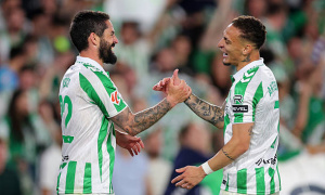 Isco thán phục siêu phẩm của Antony khi Real Betis thắng Lyon