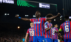 Ismaila Sarr lập cú đúp, Crystal Palace đánh bại AZ Alkmaar