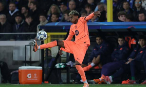 Lamine Yamal tỏa sáng nhưng không thể khỏa lấp lỗ hổng phòng ngự của Barcelona