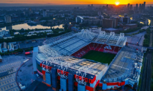 Đêm ngủ tại Old Trafford: Trải nghiệm xúc động về những mảnh đời kém may mắn