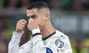 Cristiano Ronaldo đối mặt nguy cơ treo giò nghiêm trọng sau thất bại trước Ireland