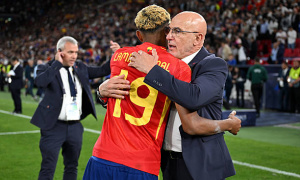 Luis de la Fuente trấn an dư luận, phủ nhận căng thẳng với Barcelona về Lamine Yamal