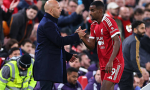 Isak chưa bùng nổ, Slot kêu gọi sự kiên nhẫn từ NHM Liverpool