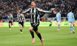 Harvey Barnes bùng nổ, giúp Newcastle hạ Man City