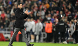 Liverpool và Man City cùng gục ngã, Arsenal tiến gần hơn tới ngôi vương