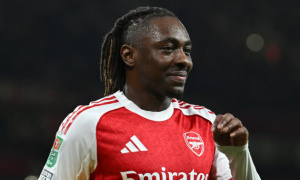 VAR vẫn công nhận bàn thắng gây tranh cãi của Eze, lý do được tiết lộ