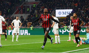 Leao ghi bàn quyết định, Milan vượt Lazio để vươn lên ngôi đầu Serie A