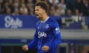 Everton kiên quyết giữ Ndiaye, Liverpool khó chiêu mộ mùa Đông