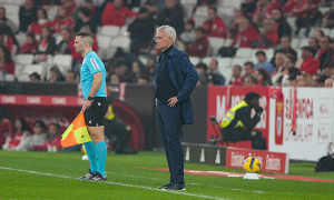 Mourinho hài lòng về Benfica dù 1-1 với Sporting Lisbon