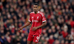 Slot chỉ ra sự khác biệt giữa Isak và Haaland