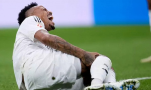 Real Madrid lo sốt vó khi Eder Militao gặp chấn thương nặng giữa tâm bão hàng thủ