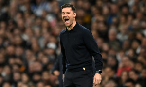 Xabi Alonso bức xúc vì thẻ đỏ và công tác trọng tài của Alejandro Quintero