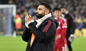 Carragher chỉ trích Salah vì công kích HLV Arne Slot