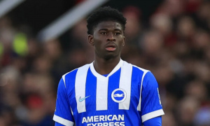 Carlos Baleba lên tiếng trước sóng gió chuyển nhượng, khẳng định không bị cuốn theo tin đồn MU