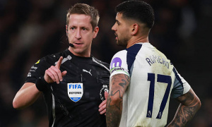 Cristian Romero bị chỉ trích dữ dội sau pha chơi xấu với Konate