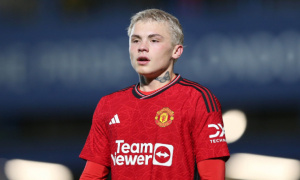 Isak Hansen-Aaroen vật lộn tại Bundesliga, tương lai bấp bênh sau khi rời MU