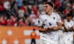 Ugarte gây thất vọng tại Villa Park, tuyến giữa Man United thêm nỗi lo