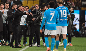 Antonio Conte nổi giận với trọng tài, Napoli vẫn lên ngôi Siêu cúp Italia