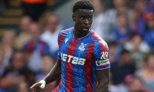 Hành động lạ của Guehi trước Arsenal khiến tin đồn chuyển nhượng nóng lên