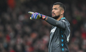 Walter Benitez giúp Crystal Palace đứng vững dù Arsenal áp đảo tại tứ kết EFL Cup