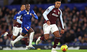 Watkins tỏa sáng từ ghế dự bị, ca ngợi HLV Emery là “thiên tài chiến thuật”