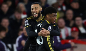 Hai mặt của Man Utd: Bản lĩnh từ bóng chết và nỗi lo nơi hành lang trái