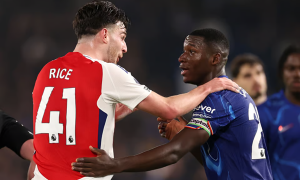 Declan Rice hay Moises Caicedo: Ai mới xứng danh tiền vệ phòng ngự số 1 Ngoại hạng Anh?