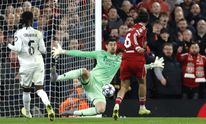 Courtois không thể cứu Real: Xabi Alonso và trận chiến thất bại ở Anfield