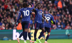 Khoảnh khắc tai hại của Enzo Le Fee: Arsenal hồi sinh nhờ món quà từ Sunderland