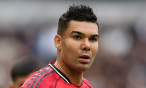 Casemiro: Trái tim tuyến giữa của Man Utd và bài toán thay thế cấp bách
