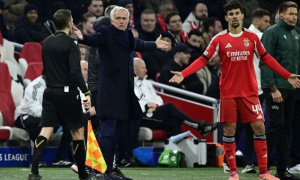Benfica giải hạn ở Champions League, Mourinho thở phào sau trận thắng Ajax