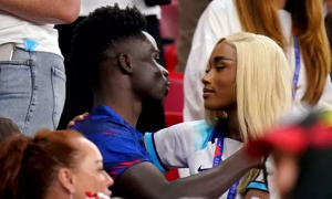 Ngôi sao Arsenal Bukayo Saka chính thức đính hôn bạn gái sau 5 năm hẹn hò