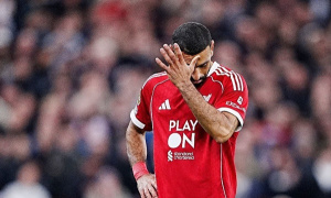 Chris Sutton chỉ trích mạnh mẽ Mohamed Salah: “Thật đáng xấu hổ”